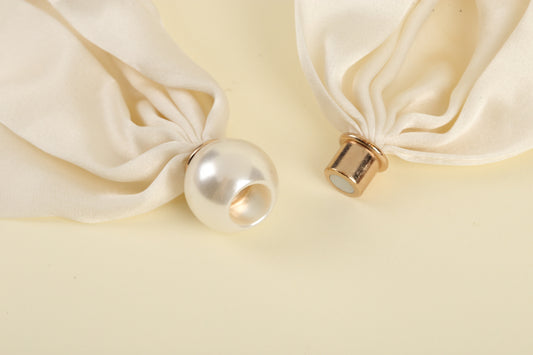Stillness Silk Pearl Magnetic Scarf